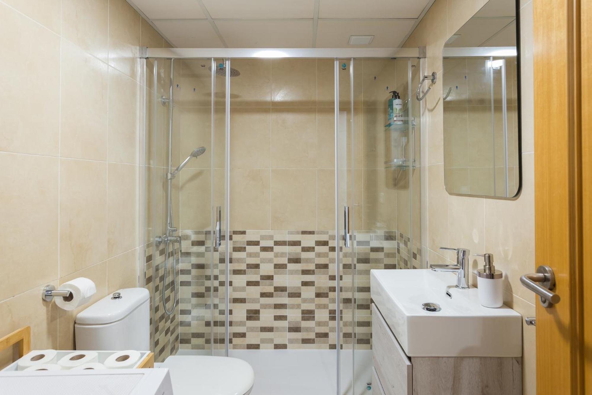 Piso Familiar Cerca Del Centro, Ac Y Wifi Gratis Apartment Valencia Exterior photo